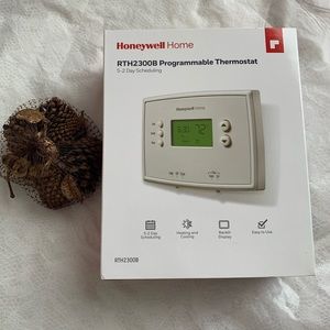 NIB.  Honeywell Home thermostat. Never opened!! #RTH2300B